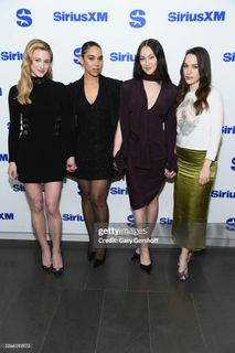 Victoria Pedretti feet photo 16