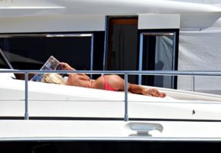 Victoria Silvstedt feet photo thumbnail