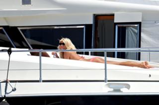 Victoria Silvstedt feet photo thumbnail