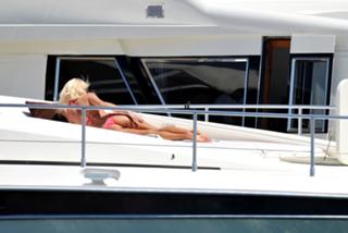 Victoria Silvstedt feet photo thumbnail