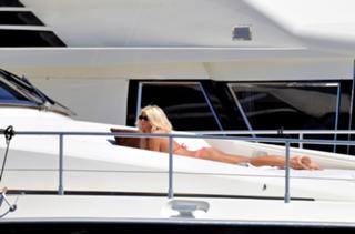 Victoria Silvstedt feet photo thumbnail