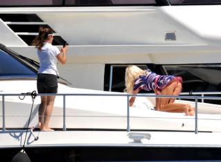 Victoria Silvstedt feet photo thumbnail