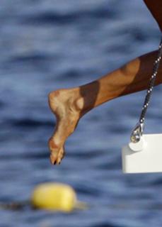 Victoria Silvstedt feet photo thumbnail