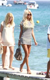 Victoria Silvstedt feet photo thumbnail