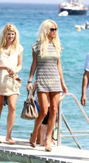 Victoria Silvstedt feet photo thumbnail