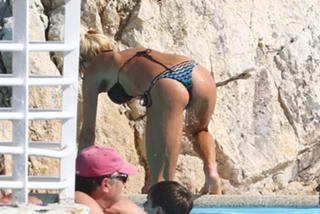 Victoria Silvstedt feet photo thumbnail