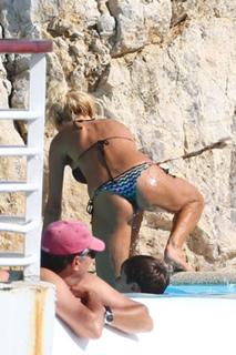 Victoria Silvstedt feet photo thumbnail