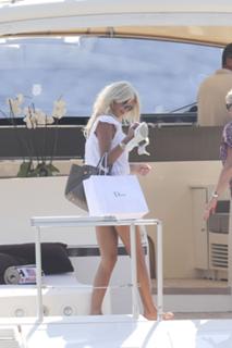 Victoria Silvstedt feet photo thumbnail