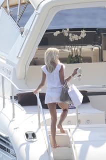 Victoria Silvstedt feet photo thumbnail