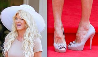 Victoria Silvstedt feet photo thumbnail