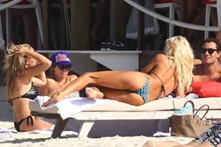 Victoria Silvstedt feet photo thumbnail