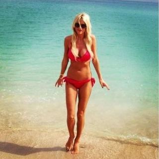 Victoria Silvstedt feet photo thumbnail