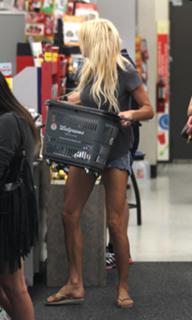Victoria Silvstedt feet photo thumbnail