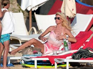 Victoria Silvstedt feet photo thumbnail