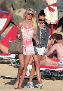 Victoria Silvstedt feet photo thumbnail
