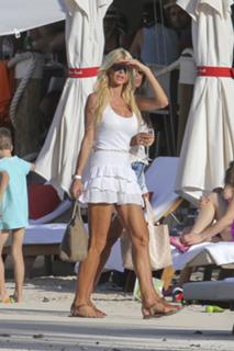 Victoria Silvstedt feet photo thumbnail