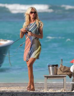 Victoria Silvstedt feet photo thumbnail