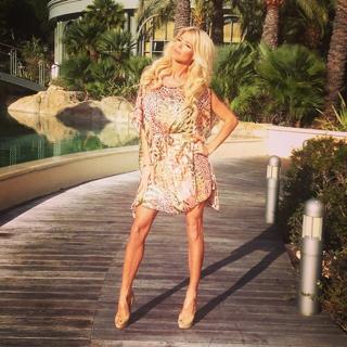 Victoria Silvstedt feet photo thumbnail