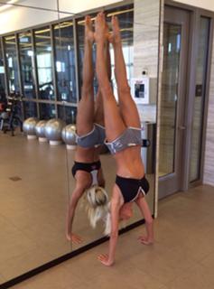 Victoria Silvstedt feet photo thumbnail