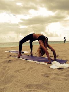 Victoria Silvstedt feet photo thumbnail