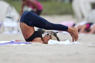 Victoria Silvstedt feet photo thumbnail