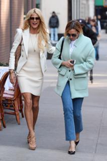 Victoria Silvstedt feet photo thumbnail