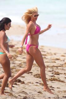 Victoria Silvstedt feet photo thumbnail