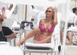 Victoria Silvstedt feet photo thumbnail