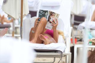 Victoria Silvstedt feet photo thumbnail