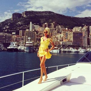 Victoria Silvstedt feet photo thumbnail