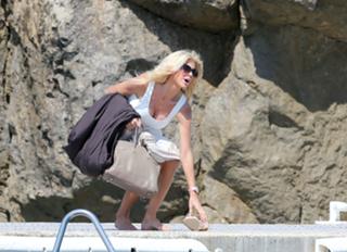 Victoria Silvstedt feet photo thumbnail