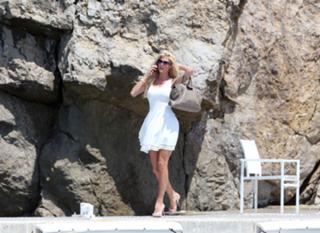 Victoria Silvstedt feet photo thumbnail