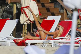 Victoria Silvstedt feet photo thumbnail