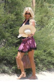 Victoria Silvstedt feet photo thumbnail