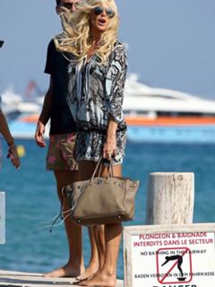 Victoria Silvstedt feet photo thumbnail