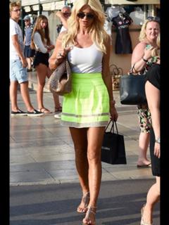 Victoria Silvstedt feet photo thumbnail