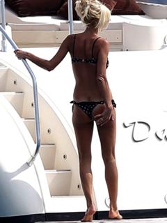 Victoria Silvstedt feet photo thumbnail