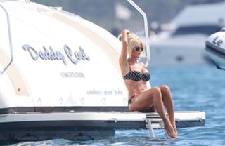 Victoria Silvstedt feet photo thumbnail