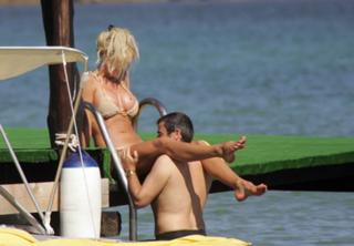 Victoria Silvstedt feet photo thumbnail