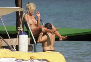 Victoria Silvstedt feet photo thumbnail
