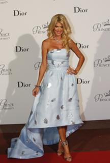 Victoria Silvstedt feet photo thumbnail