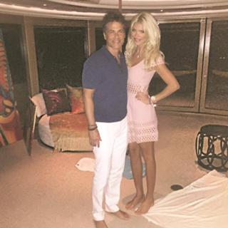 Victoria Silvstedt feet photo thumbnail