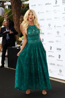 Victoria Silvstedt feet photo thumbnail