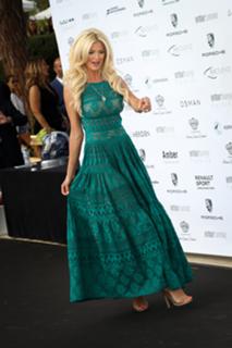 Victoria Silvstedt feet photo thumbnail