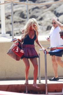 Victoria Silvstedt feet photo thumbnail