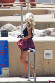 Victoria Silvstedt feet photo thumbnail