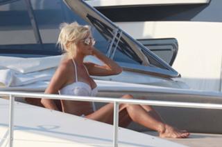 Victoria Silvstedt feet photo thumbnail