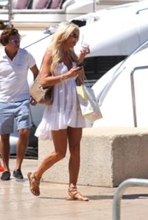 Victoria Silvstedt feet photo thumbnail