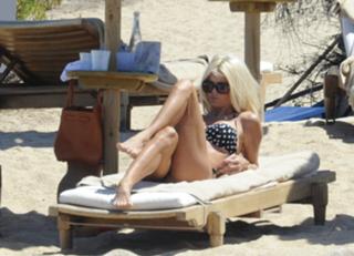 Victoria Silvstedt feet photo thumbnail