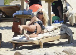 Victoria Silvstedt feet photo thumbnail